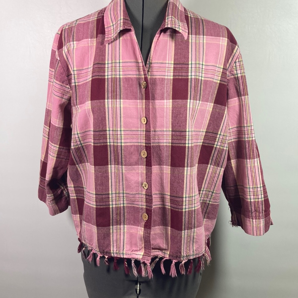 Mountain Lake Short Sleeve Plaid Fringe Hem Top Size PXL